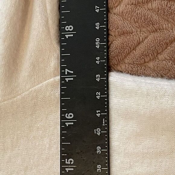 Abercrombie‎ & Fitch Loved  cream pullover sweatshirt women's size XS - Picture 5 of 6